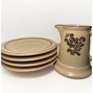 Pfaltzgraff Village Creamer #6-24 + 4 Yorktown Plates Rare Vintage Made In USA